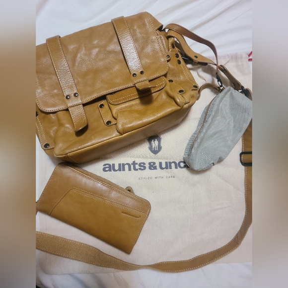 Aunts and Uncles Miss Apple Pie Messenger Bag - Picture 1 of 13